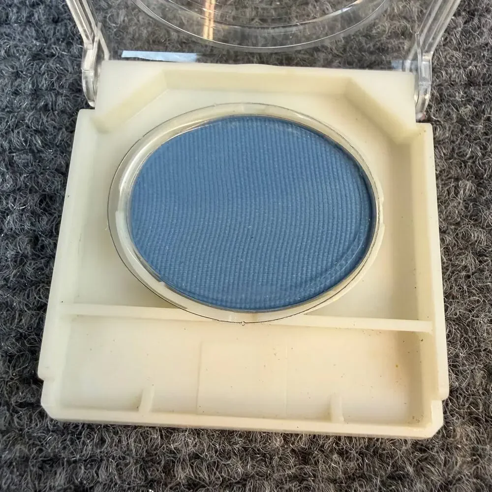 Eyeshadow cosmetic product